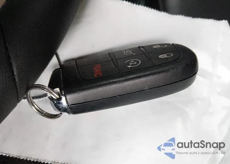 2024 Jeep Compass Latitude 4X4 z USA, uszkodzony, nr VIN 3C4NJDBN4RT122640